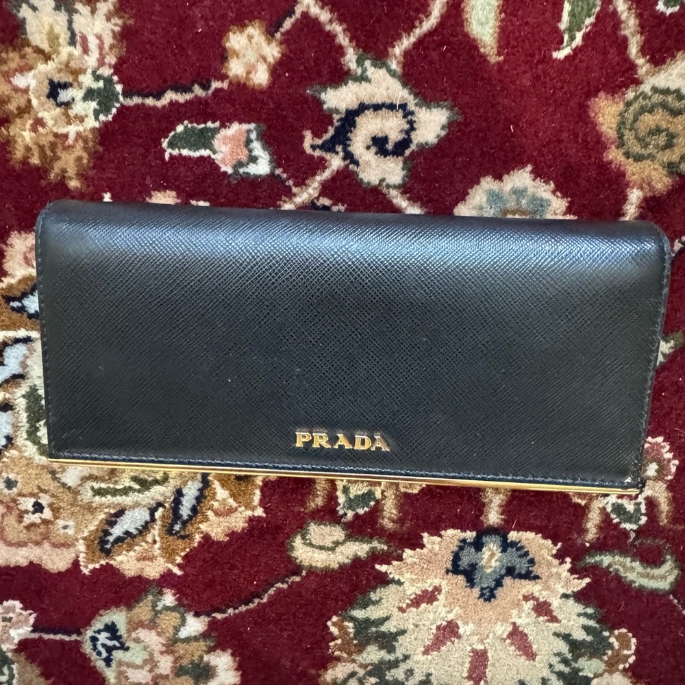 🍁SOLD🍁 Prada Saffiano Wallet